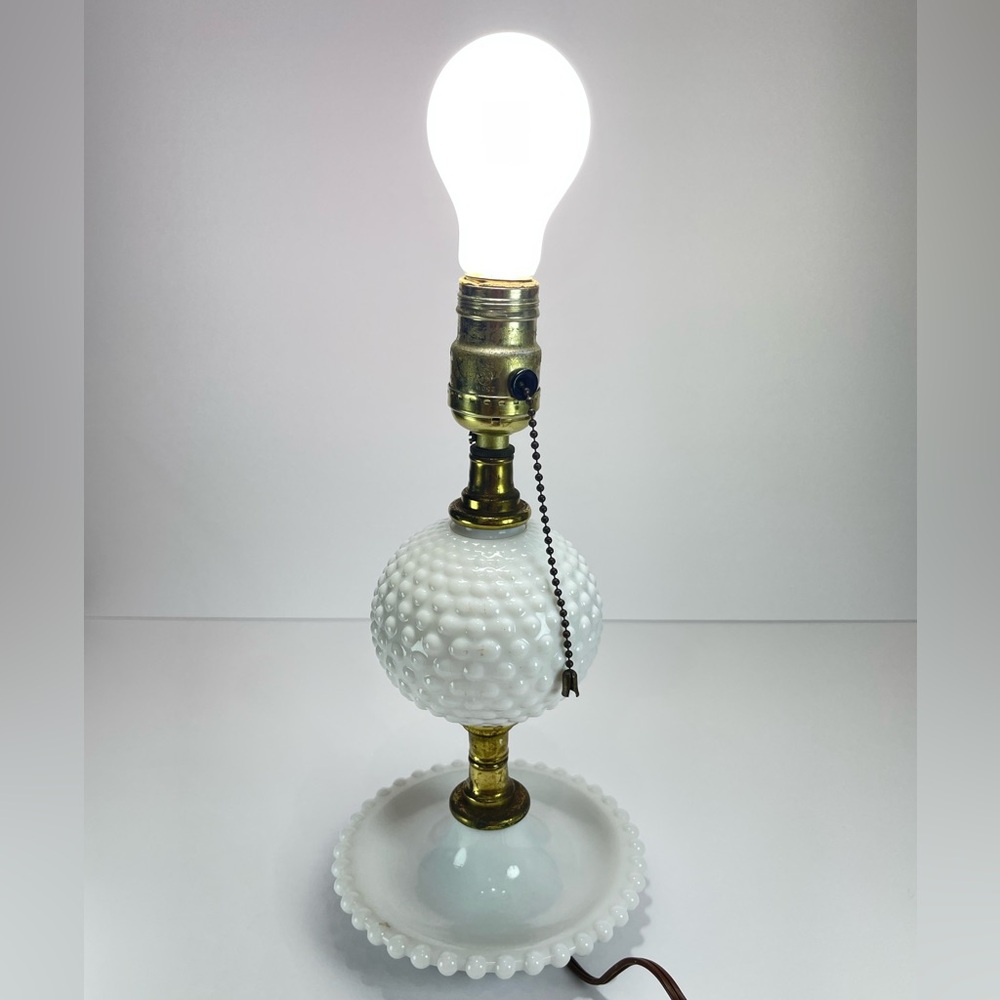 Vintage hobnail milk glass table lamp